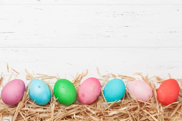 Tarjeta Felicitación Pascua Con Huevos Coloridos Sobre Pastos Terciopelo Sobre — Foto de Stock