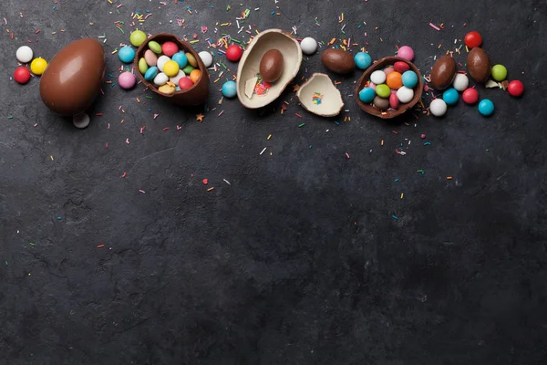 Pasen Wenskaart Met Chocolade Eieren Kleurrijke Snoepjes — Stockfoto