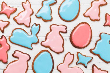 Gingerbread çerezleri ile Paskalya tebrik kartı