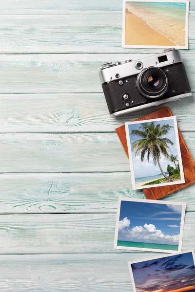 Travel Vacation Background Concept Camera Weekend Photos Wooden Backdrop — Stock Photo, Image
