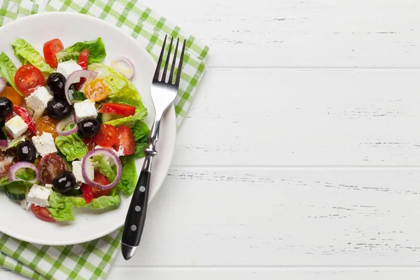 Ensalada Griega Con Pepinos Tomates Pimientos Lechuga Cebolla Queso Feta —  Fotos de Stock