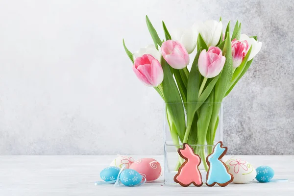 Ostergrußkarte Mit Tulpenblumen Lebkuchen Und Ostereiern — Stockfoto