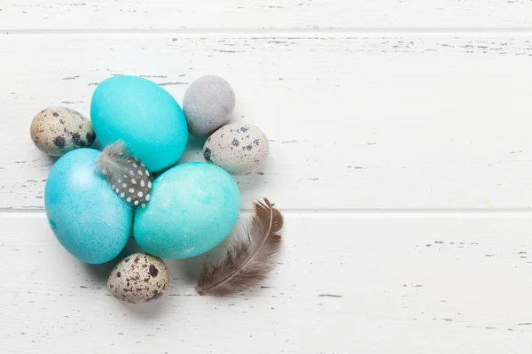 Easter Greeting Card Colorful Eggs Quail Eggs White Wooden Background — Stock Photo, Image