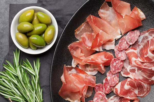 Traditionele Spaanse Jamon Ham Crudo Italiaanse Salami Parma Ham Met — Stockfoto