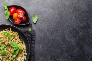 pesto soslu spagetti makarna