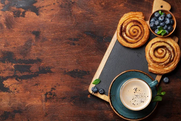 Café Rollos Canela Bayas Sobre Fondo Madera — Foto de Stock