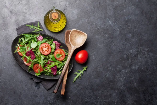 Grüne Salatmischung Mit Rucola Frisee Radicchio Feldsalat Und Frischen Tomaten — Stockfoto