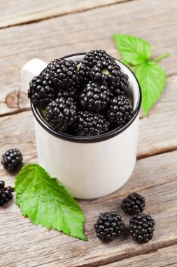 Olgun böğürtlen Fincan