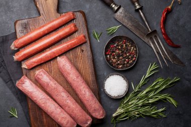 Çiğ sosis pişirme