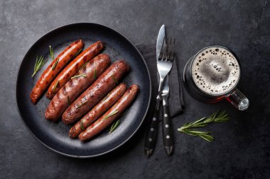 bira ve kızarmış sosis