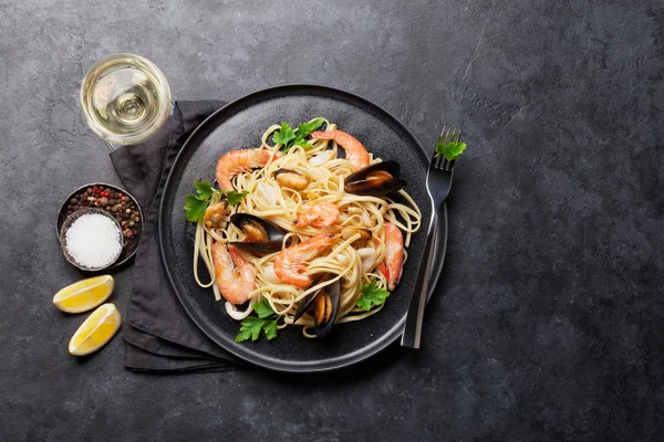 Massa Frutos Mar Espaguete Com Amêijoas Camarões Com Vinho Branco — Fotografia de Stock