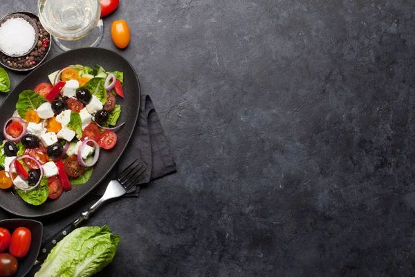 Salade Grecque Aux Concombres Tomates Poivre Laitue Oignon Fromage Feta — Photo