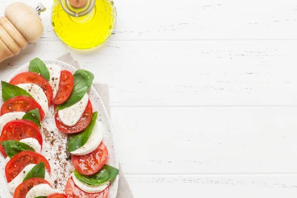Köstlicher italienischer Caprese-Salat — Stockfoto