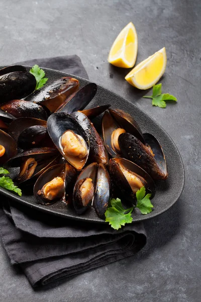 Delicious mussels with tomato sauce — Stock Photo, Image