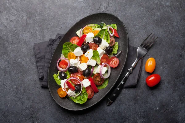 Ensalada Griega Con Pepinos Tomates Pimienta Lechuga Cebolla Queso Feta —  Fotos de Stock