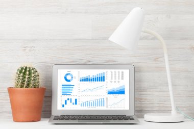 Dizüstü bilgisayar ile Ev ofis işyeri