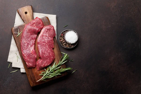 Raw horní čepel nebo denver steak — Stock fotografie