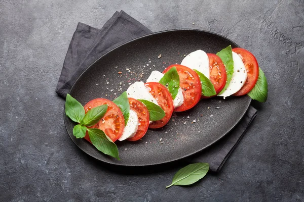 Lezzetli İtalyan caprese salatası — Stok fotoğraf