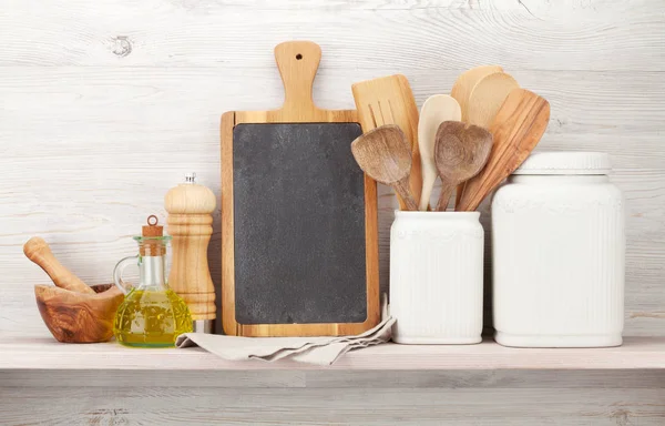 Набор различной кухонной утвари — стоковое фото