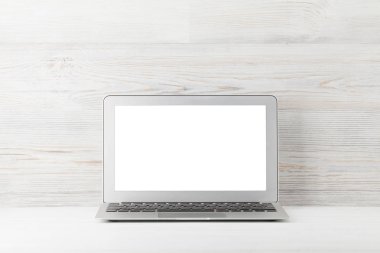 Boş ekran dizüstü bilgisayar ile Home ofis işyeri