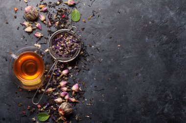 Bitkisel ve meyve kuru çaykarışımı