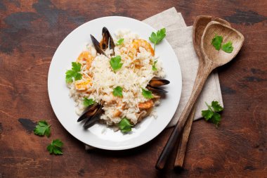 Lezzetli deniz ürünleri risotto