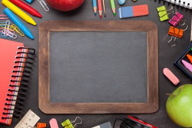 Okul eğitim malzemeleri kavramı