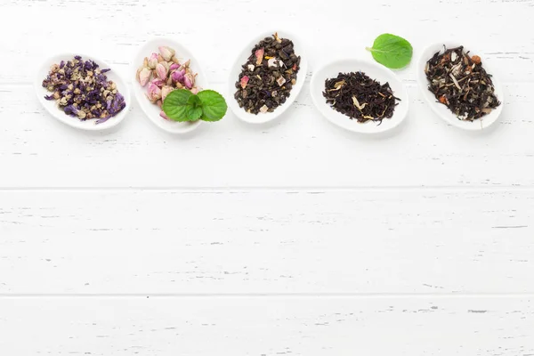Diferentes tés de hierbas y frutas — Foto de Stock