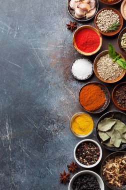 Çeşitli baharatlar ve otlar