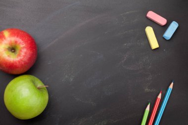 Okul eğitim malzemeleri kavramı