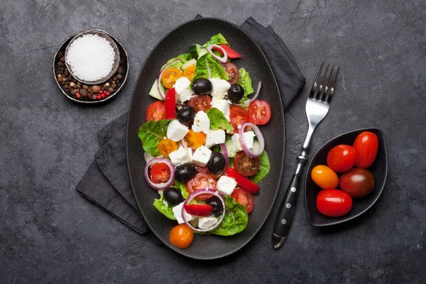 Plato de ensalada griega —  Fotos de Stock