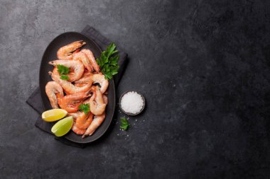 Buğulanmış kaplan karidesleri