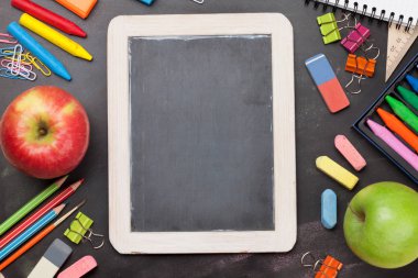 Okul eğitim malzemeleri kavramı