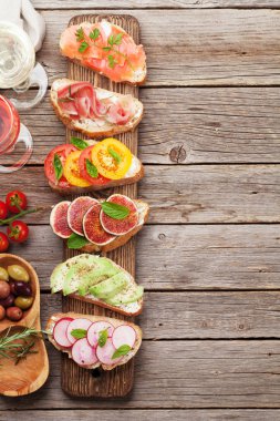 Brushetta veya geleneksel İspanyol tapas