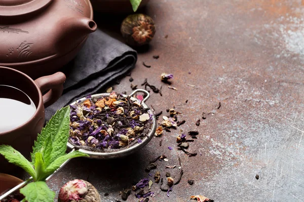 Gyógynövény-és gyümölcsszáraz teák — Stock Fotó