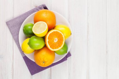 Portakal, kireç ve limon