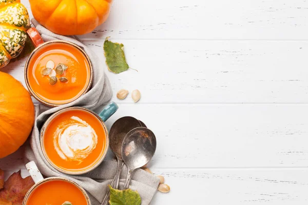 Höst vegetarisk pumpa grädde soppa — Stockfoto