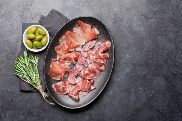 Spanish jamon, prosciutto crudo ham, italian salami — Stock Photo, Image