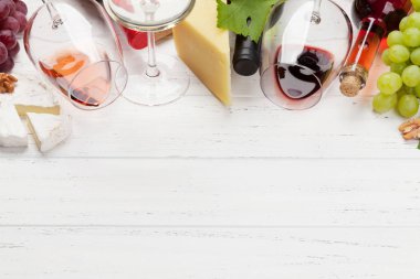 şarap, üzüm ve peynir