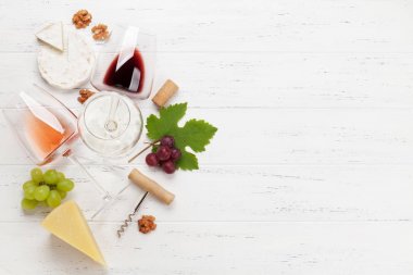 şarap, üzüm ve peynir