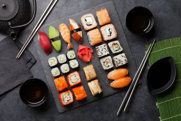 Conjunto de sushi japonês — Fotografia de Stock