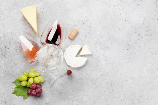 Wino, sery i winogron — Zdjęcie stockowe
