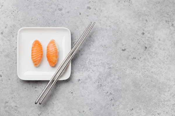 Sushi giapponese con salmone — Foto Stock