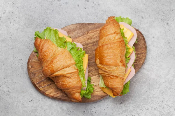 Friss croissant, szendvics — Stock Fotó