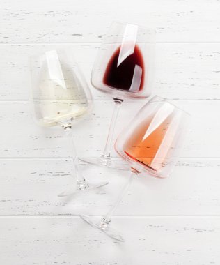 çeşitli şarap bardakları