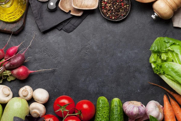 Produtos hortícolas orgânicos brutos variados — Fotografia de Stock