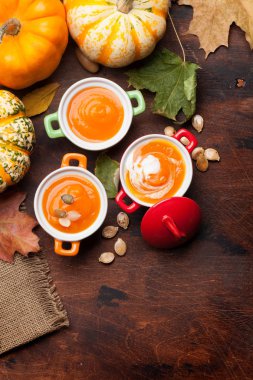 Sonbahar vejetaryen kabak kremaçorbası