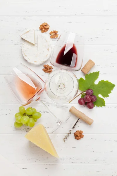 Şarap, peynir ve üzüm — Stok fotoğraf