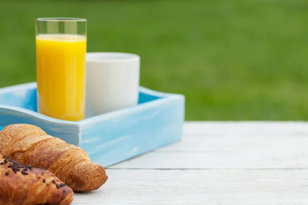 Coffee, orange juice and croissant — Stock Photo, Image