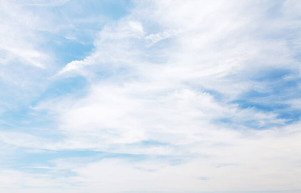 Голубое небо и облака